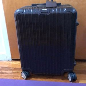 Rimowa Salsa Deluxe Carry On